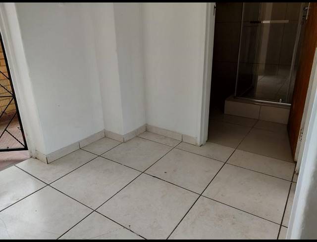 1 BEDROOM PROPERTY TO RENT IN OVERPORT